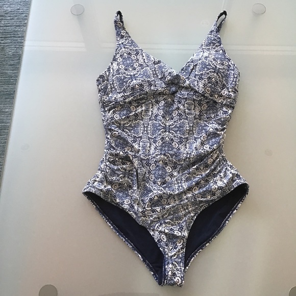 NipTuck Other - Niptuck Swim Suit Swimsuit Multi Fit Cup Blue White Floral Slimming Ruched 8.